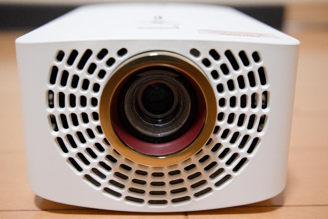 プロジェクター LG CineBeam HF60LS