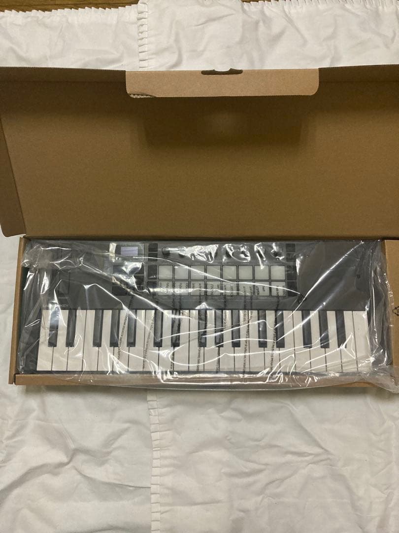 Novation Launchkey mini 37 MK4 MIDIキーボード