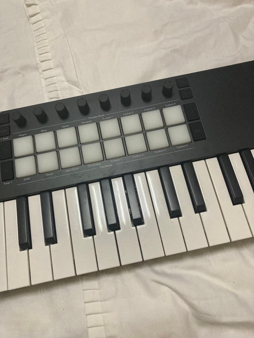 Novation Launchkey mini 37 MK4 MIDIキーボード