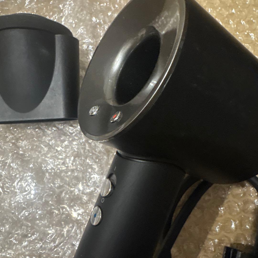 ダイソンドライヤー　ブラック