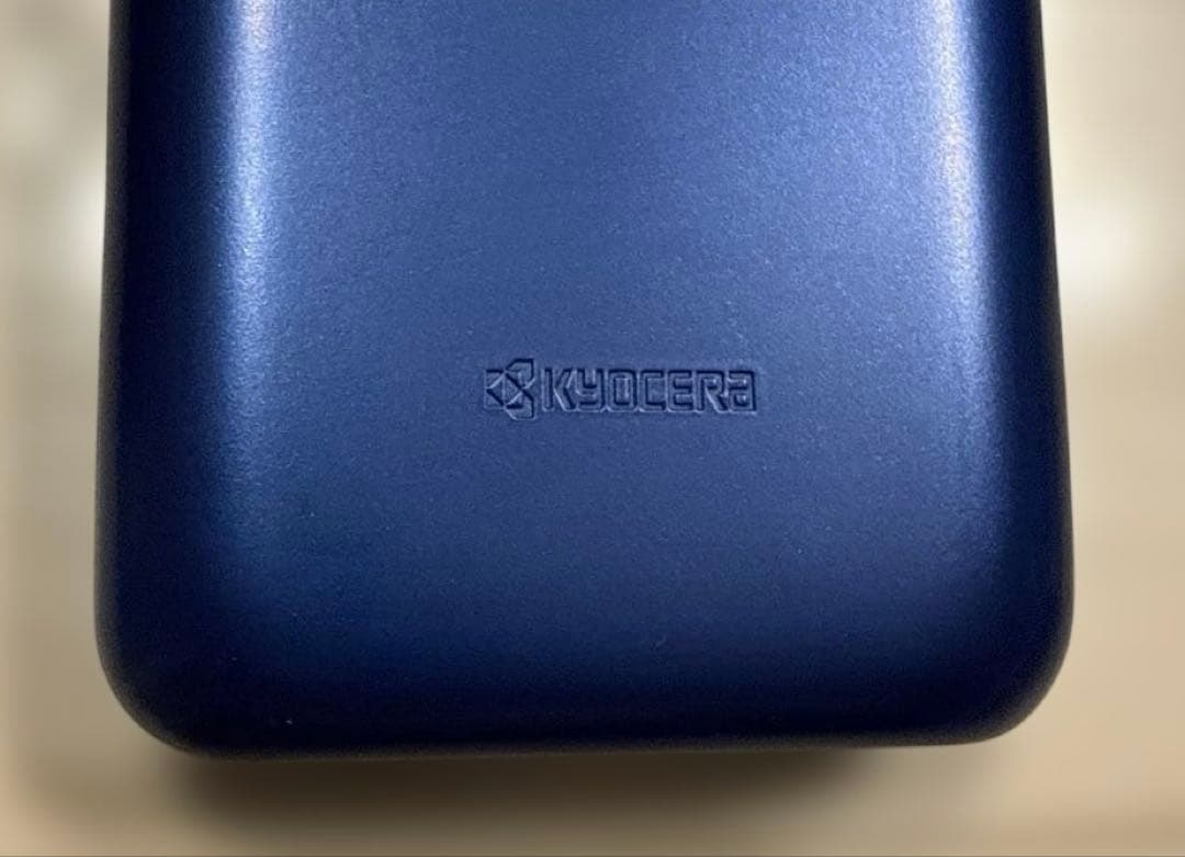 au京セラ　KYOCERA GRATINA KYF39 紺碧　ガラホ　ガラケー