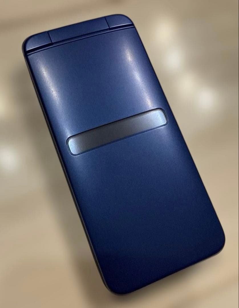 au京セラ　KYOCERA GRATINA KYF39 紺碧　ガラホ　ガラケー