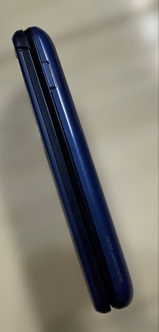 au京セラ　KYOCERA GRATINA KYF39 紺碧　ガラホ　ガラケー