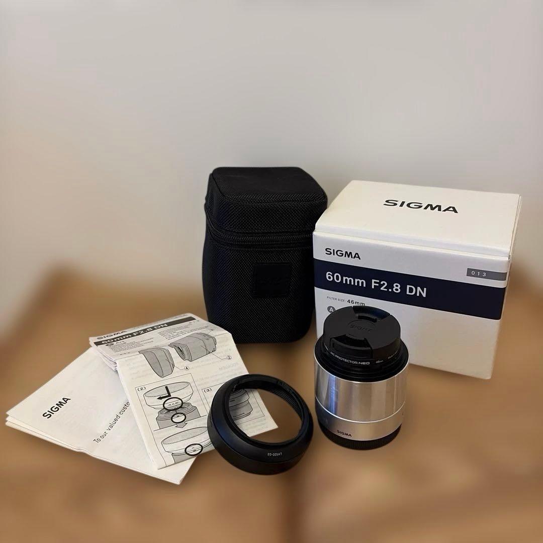 SIGMA 単焦点望遠レンズ Art 60mm F2.8 DN シルバー