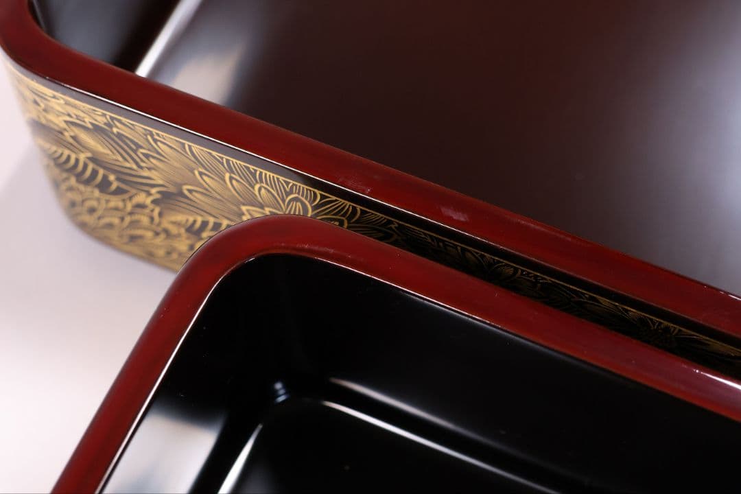 【MB54】輪島塗 沖与謹製 沈金 菊尽くし 四段重箱 共箱 共布 木製漆器