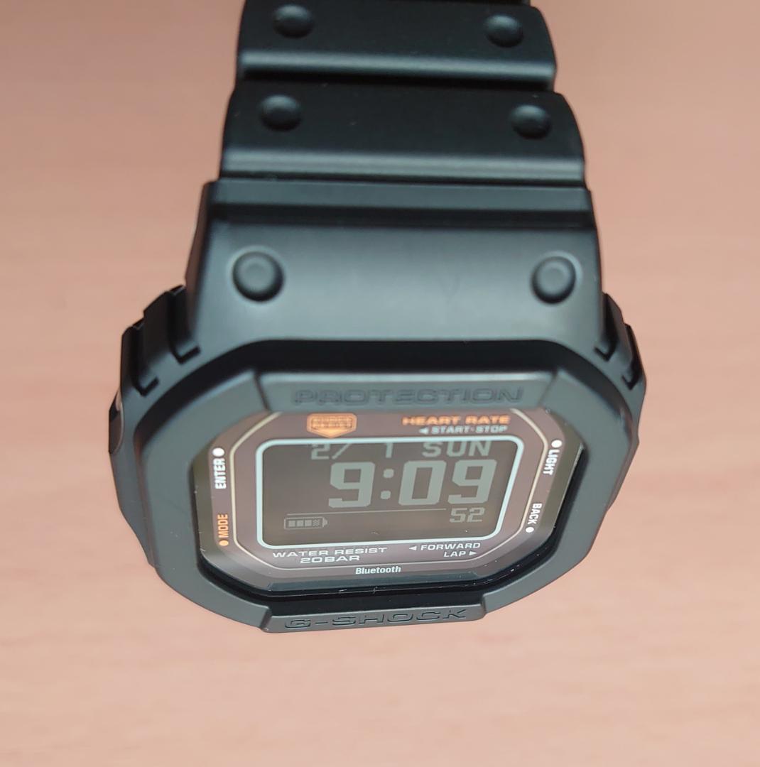 【美品】 G-SHOCK DW-H5600-1JR G-SQUAD 光学式センサ