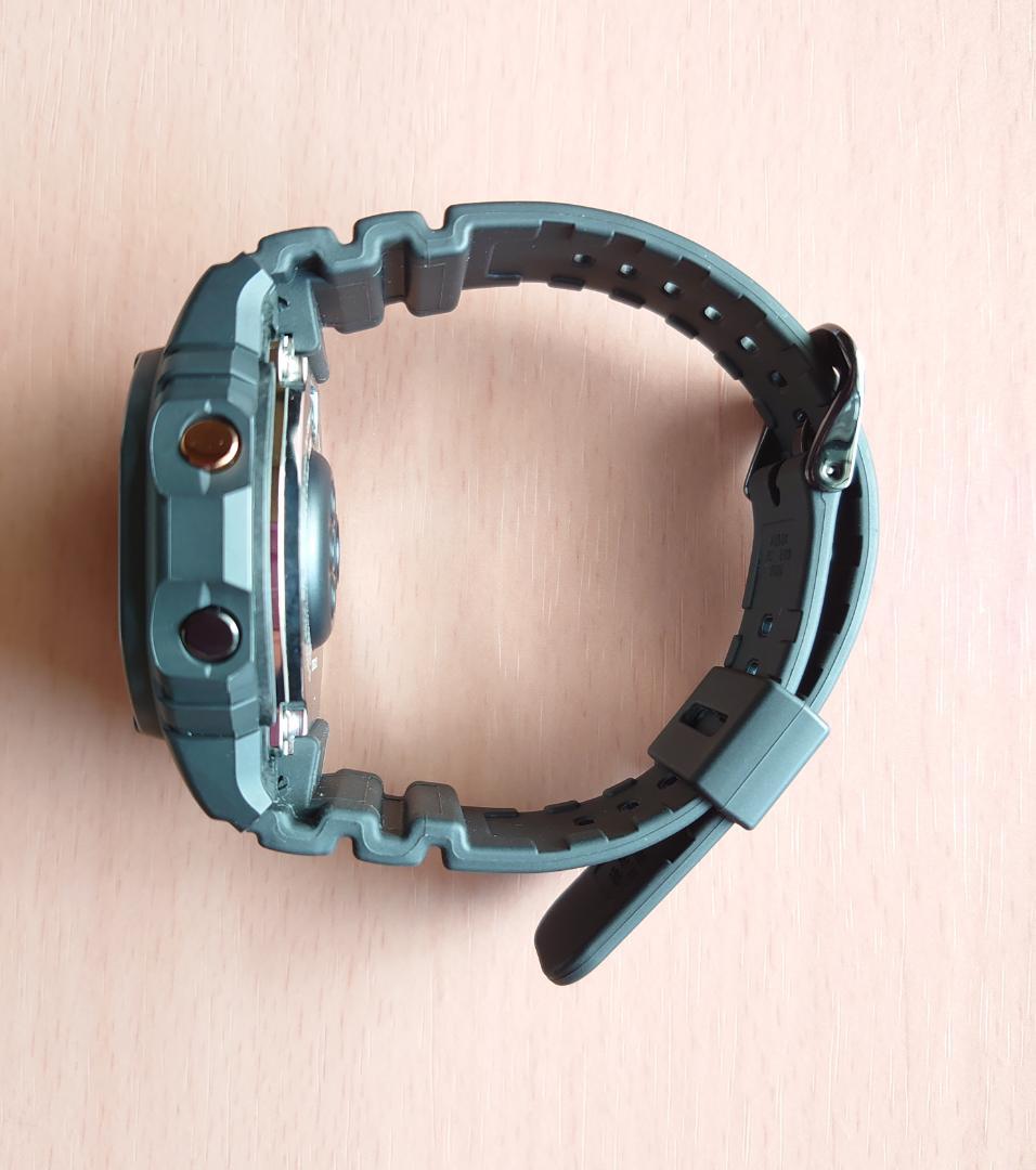 【美品】 G-SHOCK DW-H5600-1JR G-SQUAD 光学式センサ