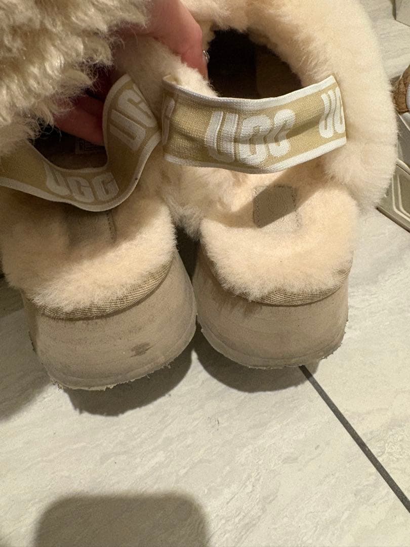 UGG Funkette アグ　ファンケット サンダル