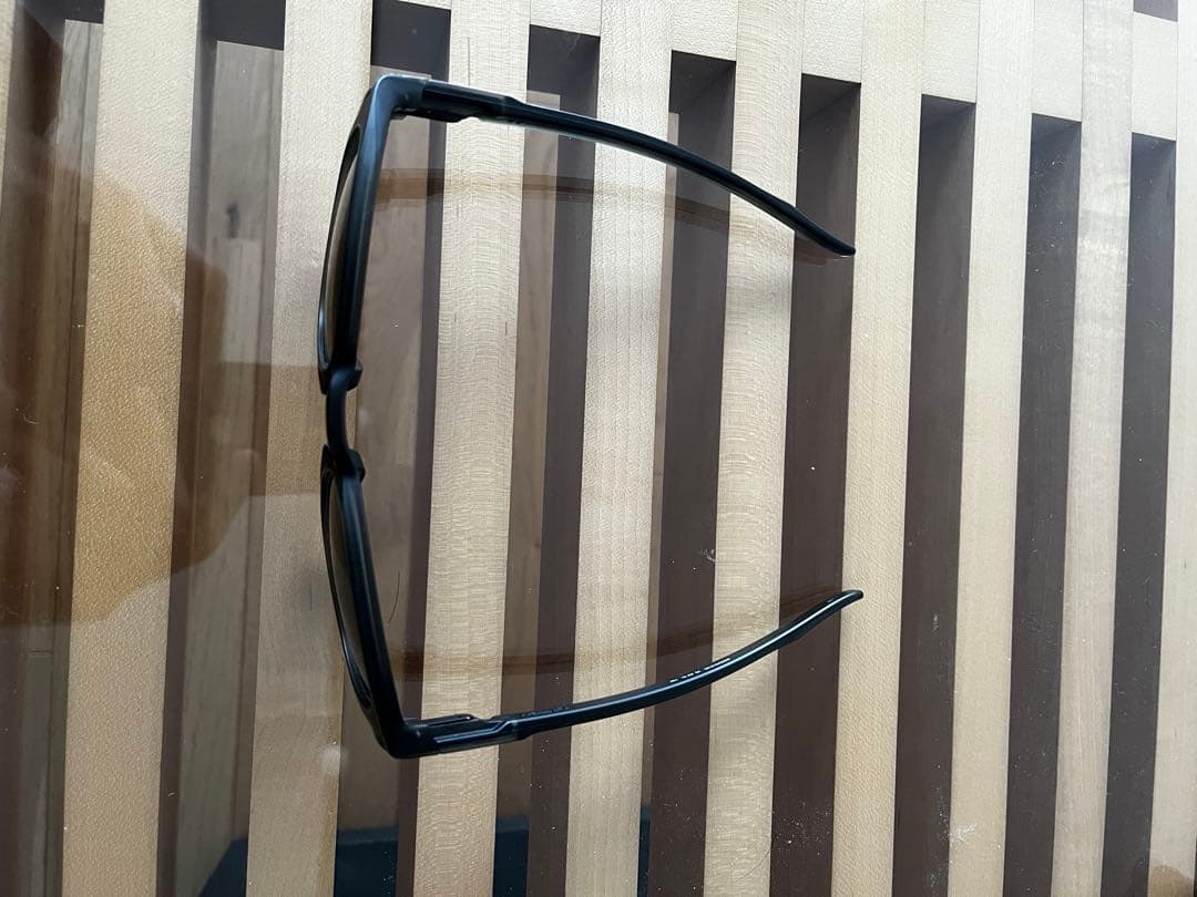 オークリー「ラッチ」プリズムレンズ&マイクロファイバーケースのおまけ付き