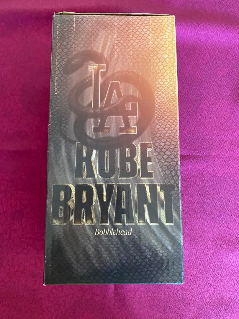 【非売品】8/8 球場配布品 コービー・ブライアント ドジャースボブルヘッド