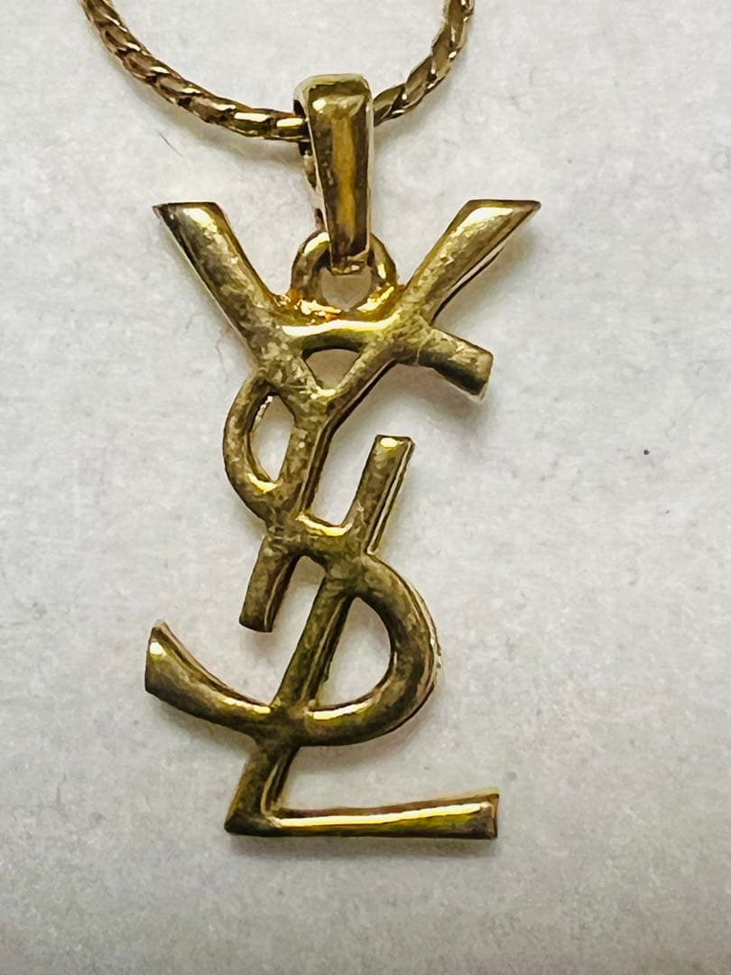 YVES SAINT LAURENT イブサンローラン　ロゴネックレス