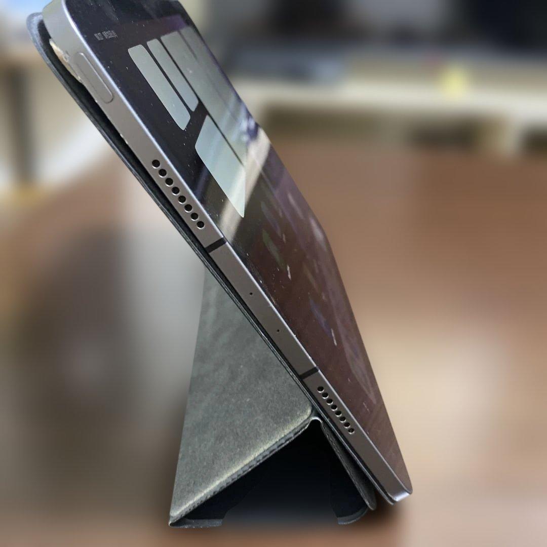 iPad本体 グレー カバー付き