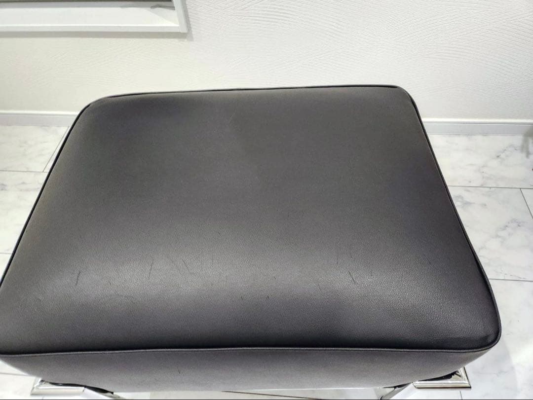 リプロダクトLe Corbusierル・コルビュジエ　LC2 オットマン　単体