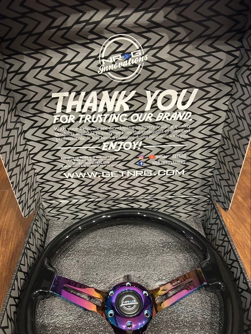 NRG ステアリングホイール ブラック/マルチカラー