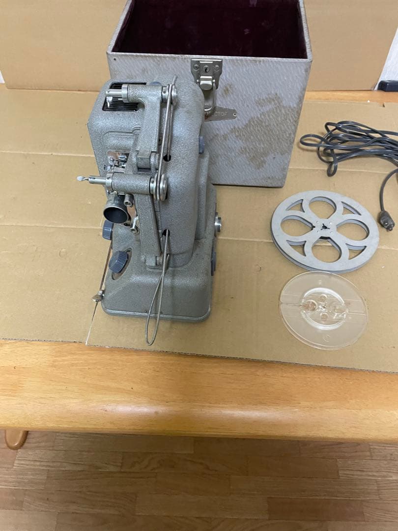 ELMO E-80 8㎜ プロジェクター 映写機【ジャンク品】