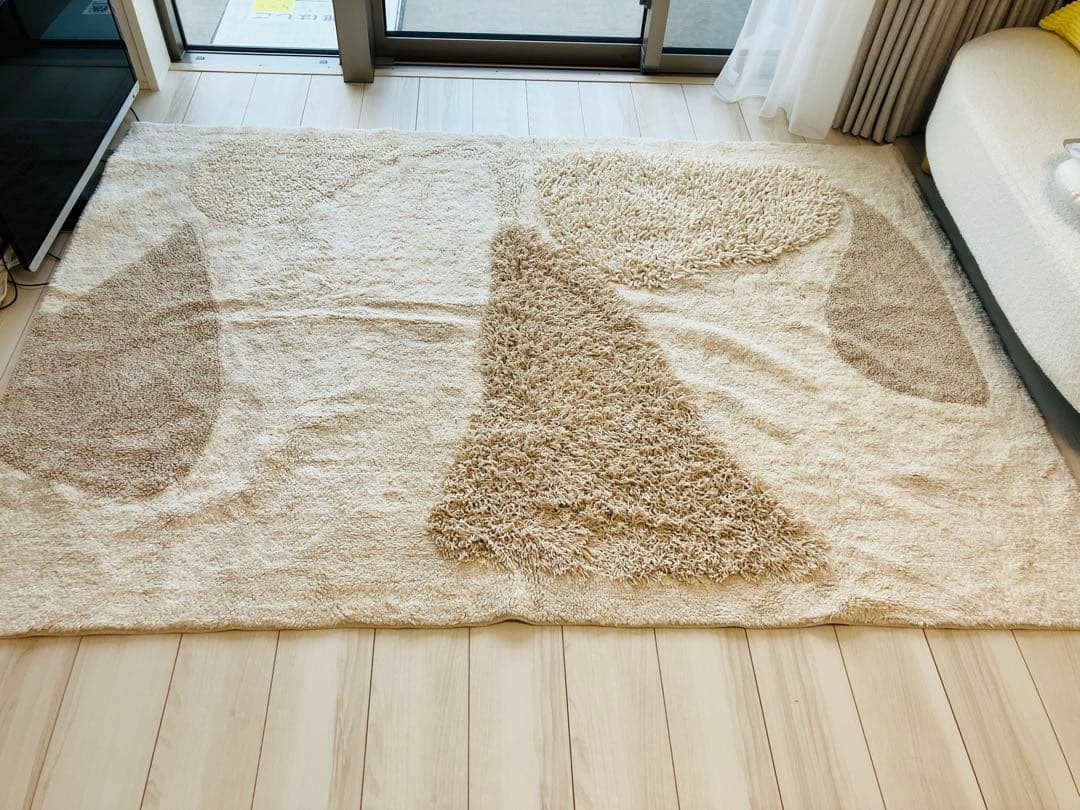 新品未使用　KANADEMONO アイボリー　ラグ　デザイン性 オシャレ