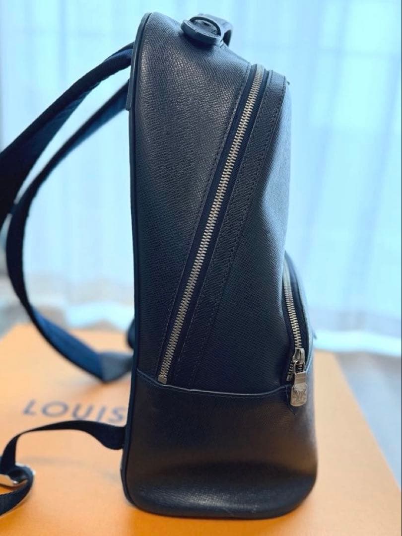 ルイヴィトン　 アントン　バックパック　ネイビー【中古】