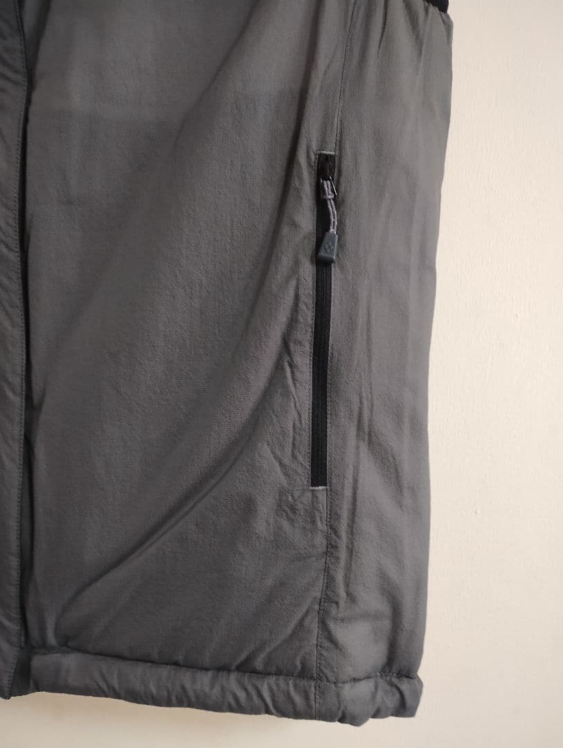 mont-bell サーマラップベスト　リバーシブル　黒・グレー メンズM