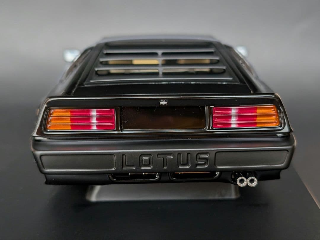 オートアート 1/18 LOTUS ESPRIT TURBO