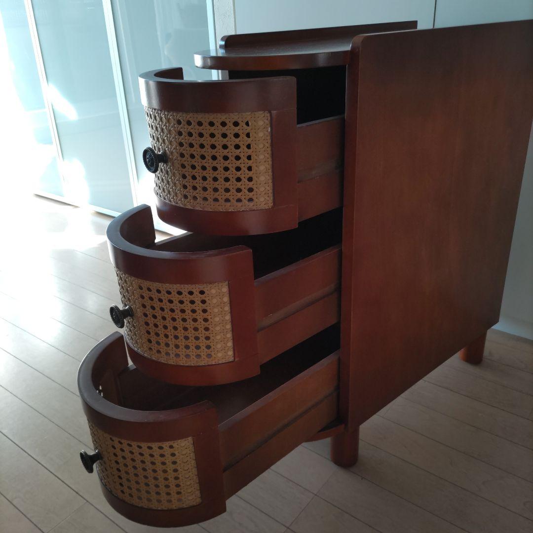 ６０％オフ【未使用に近い】 サイドテーブル ラタン調 引出し付テーブル 木製