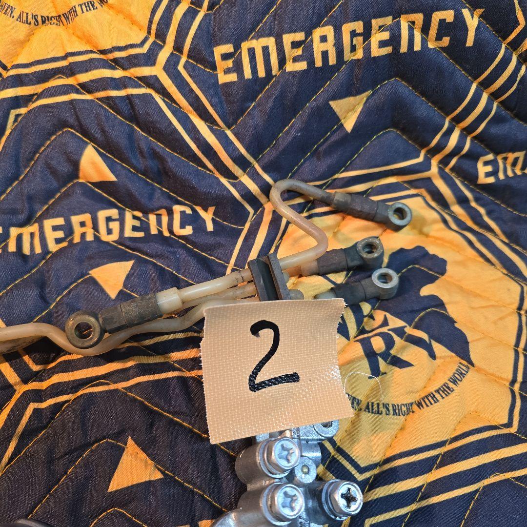 ジムニー　SJ30用　オイルポンプ、サーモスタットのハウジング　２番　ワレなし