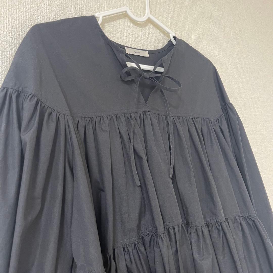 ヨリ　yori ボリュームギャザーブラウス　ブラック　黒 2021年製