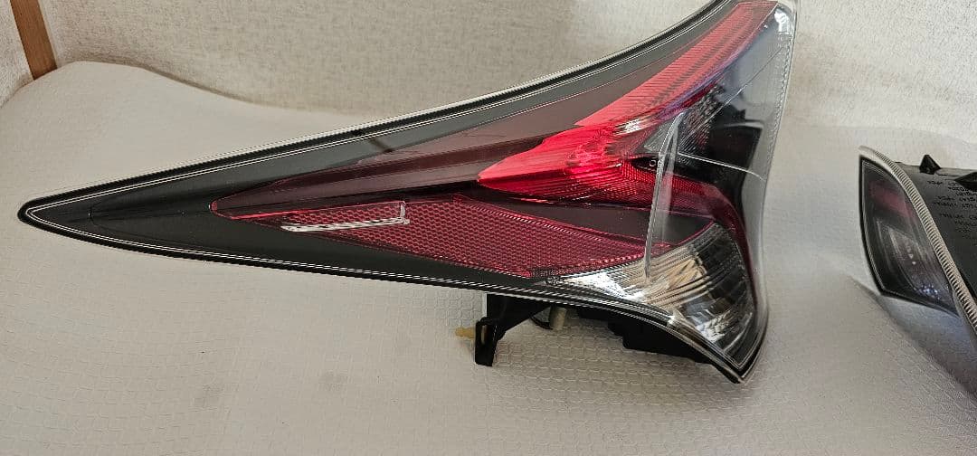 トヨタプリウス５０テールライト 2個セット