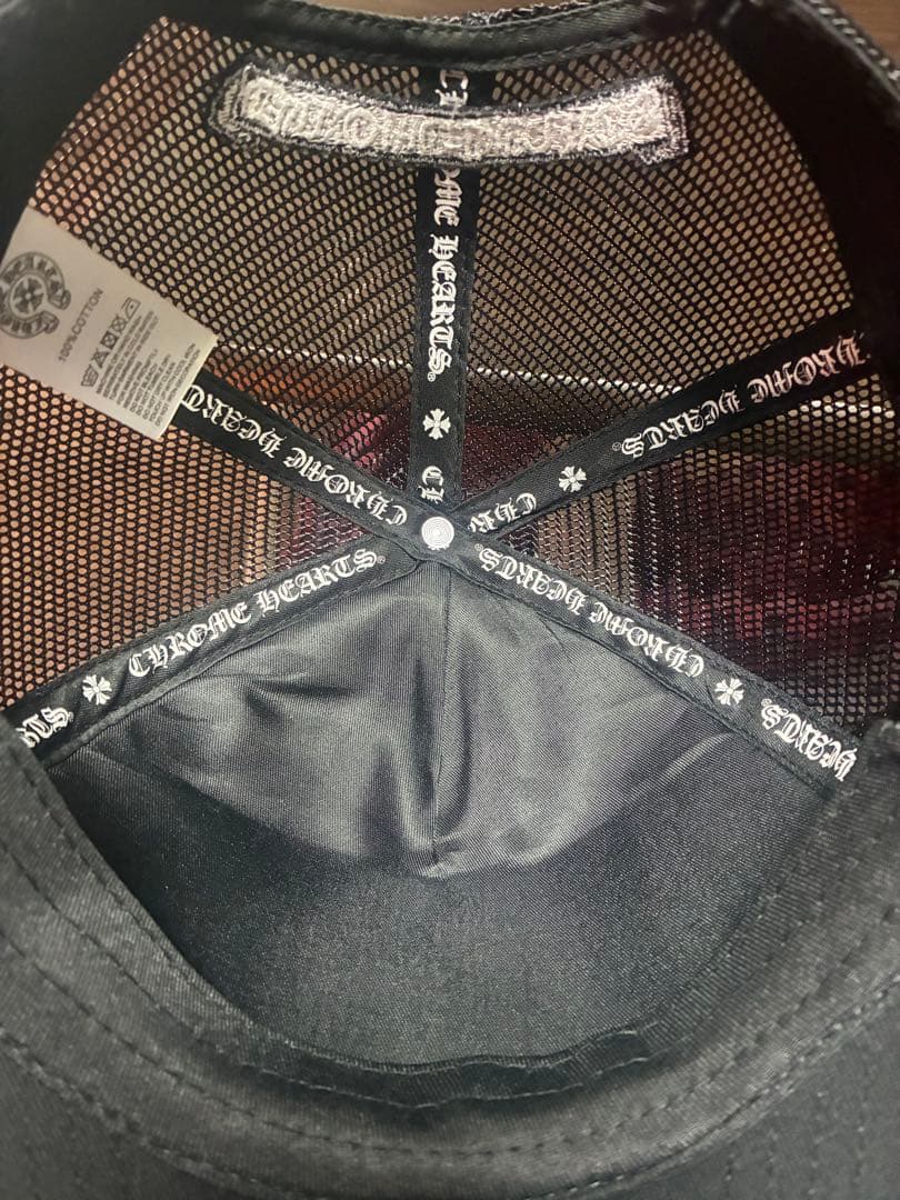 coco　CHROME HEARTS ブラックトラッカーキャップ