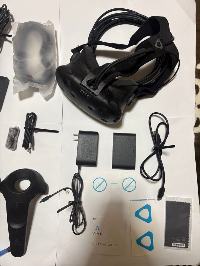 HTC VIVE VRヘッドセット 本体と付属品