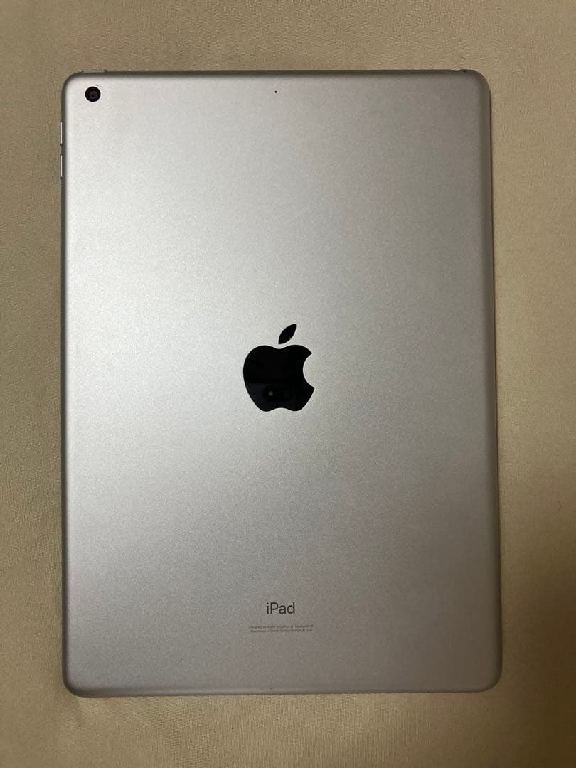 Apple iPad (第8世代) 128GB Wi-Fi シルバー　初期化済み
