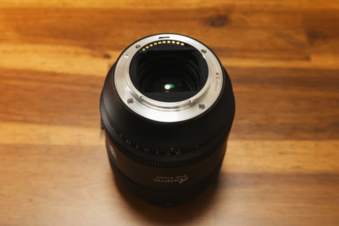 SIRUI Aurora 85mm F1.4 フィルター2点 レンズポーチ付属