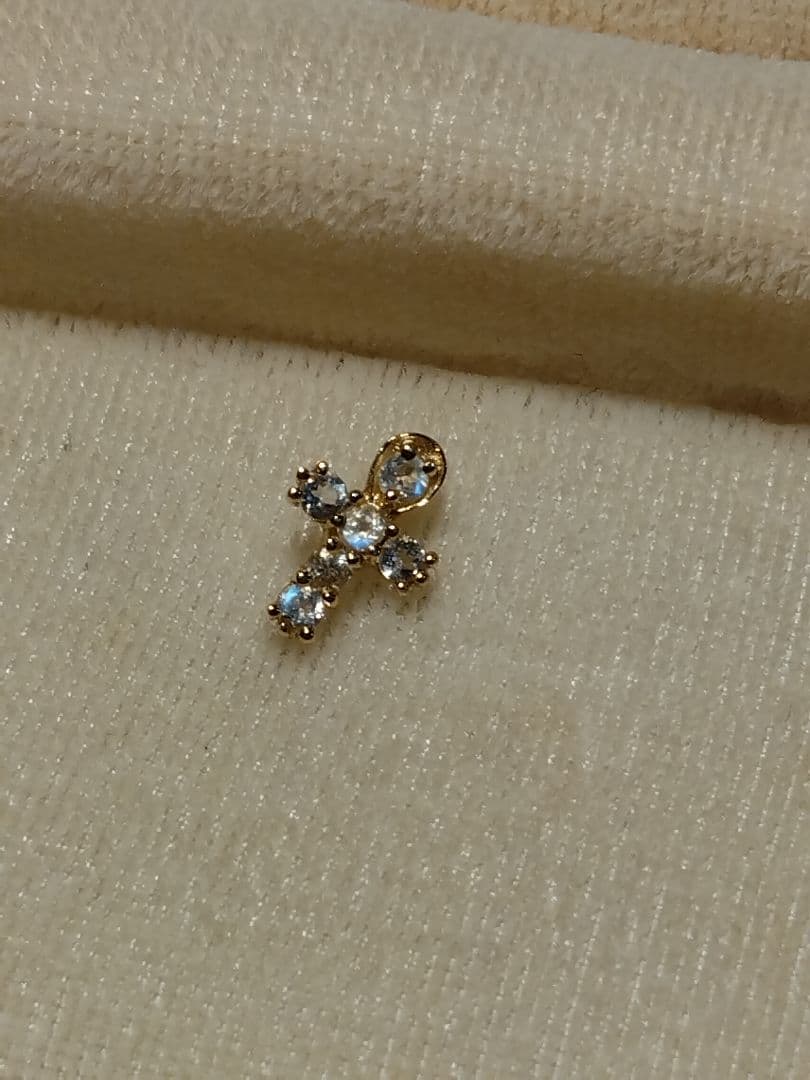 F*o様 K18　クロス　ストーン　ペンダントトップ　チャーム　ゴールド　18金