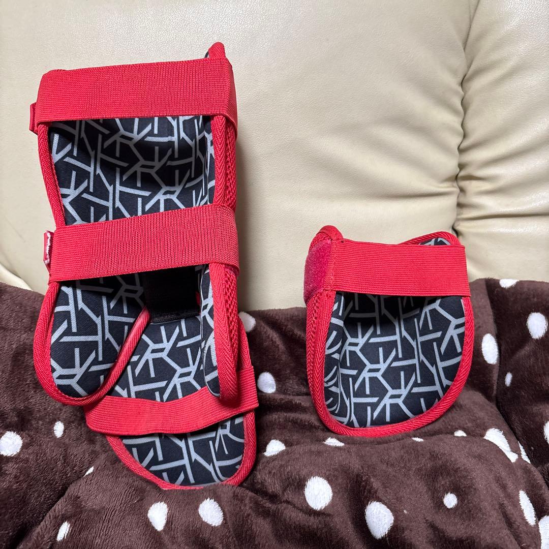 Nike エルボーガード、フットガードレッド