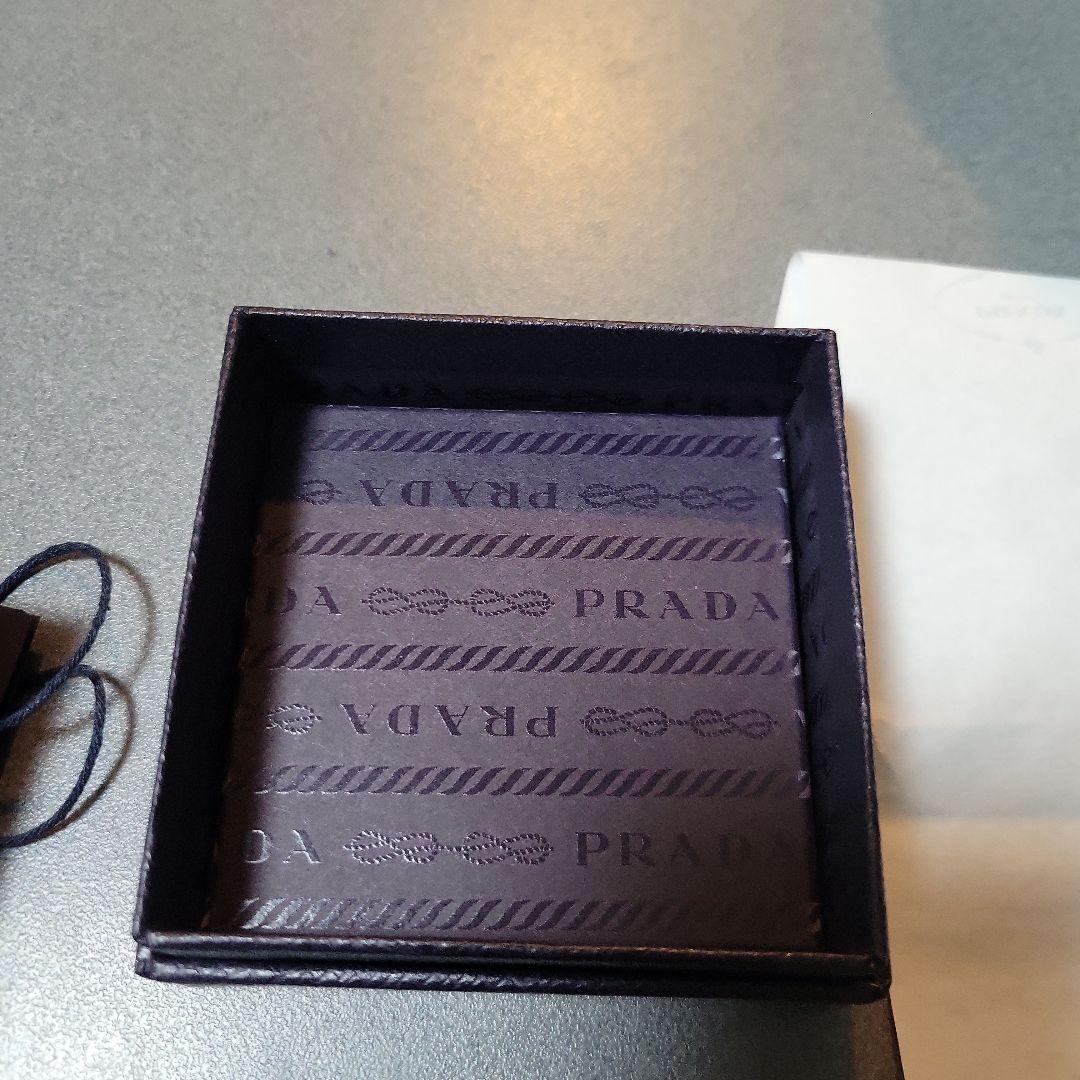 【値下げ】PRADA キーホルダー 三角形ロゴ サフィアーノレザー