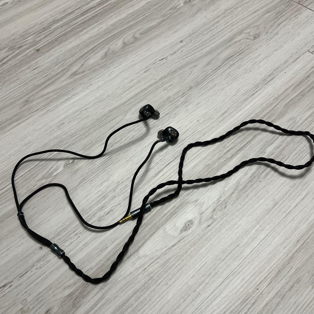 イヤホン SeeAudio Bravery