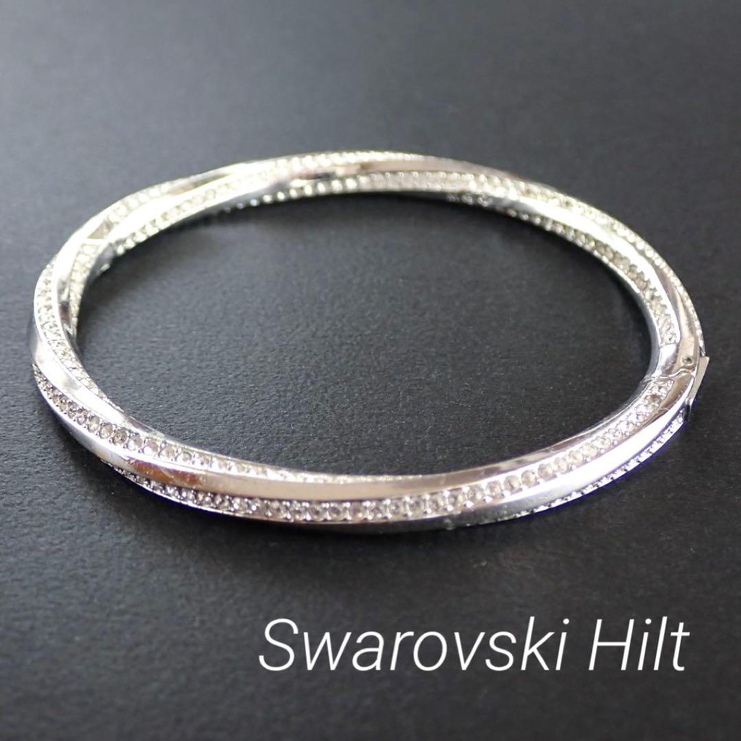 スワロフスキー Swarovski バングル Hilt Mサイズ ツイスト