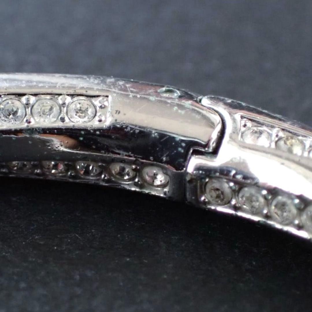 スワロフスキー Swarovski バングル Hilt Mサイズ ツイスト