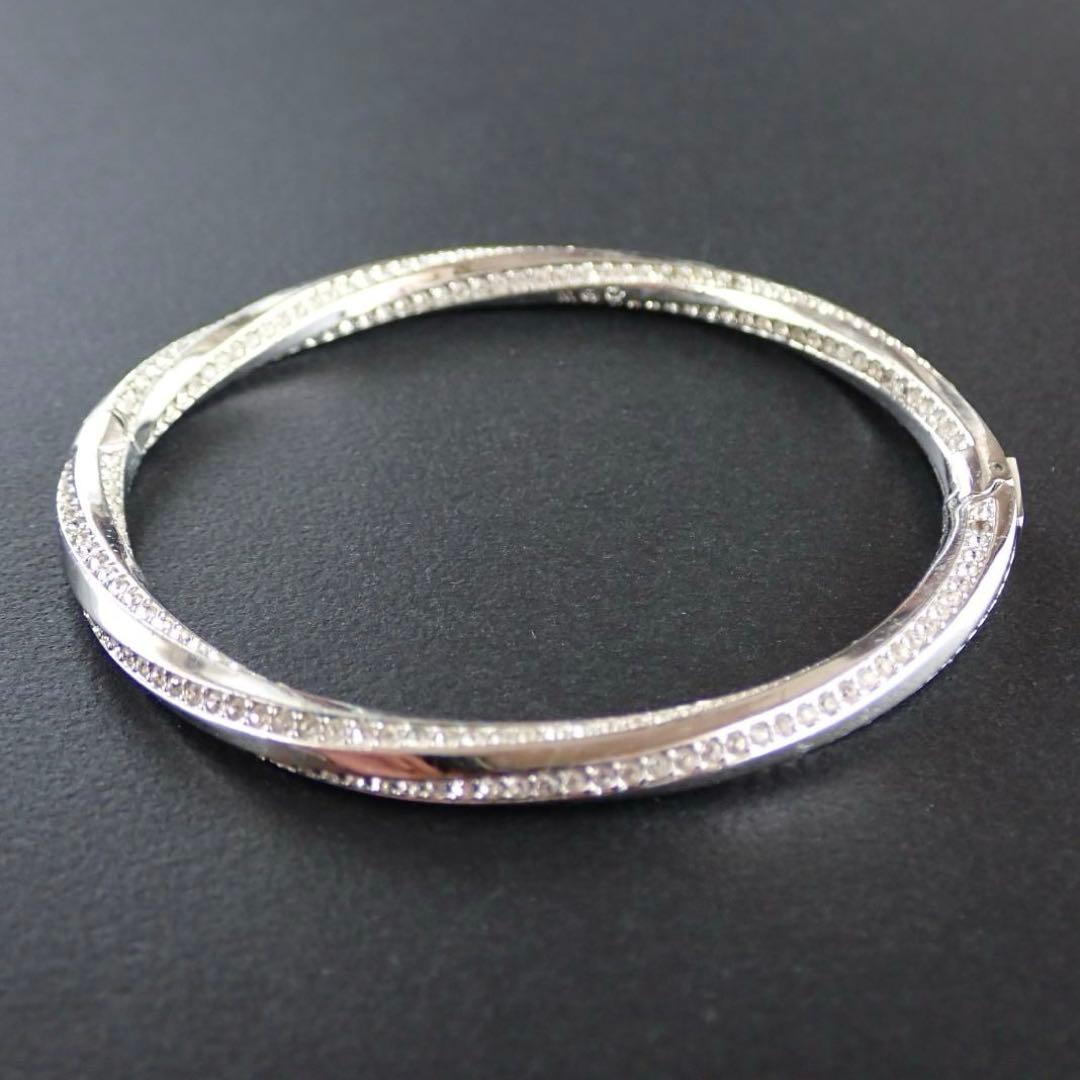 スワロフスキー Swarovski バングル Hilt Mサイズ ツイスト