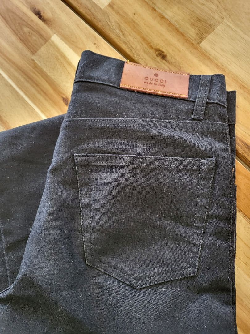 GUCCI 　ブラック ストレートパンツ