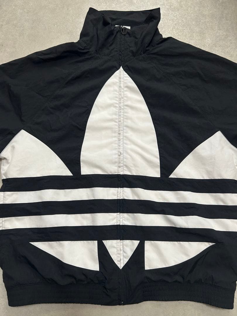未使用級 アディダス　ナイロンジャケット トラックトップ L トレフォイル