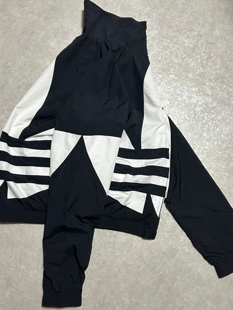 未使用級 アディダス　ナイロンジャケット トラックトップ L トレフォイル