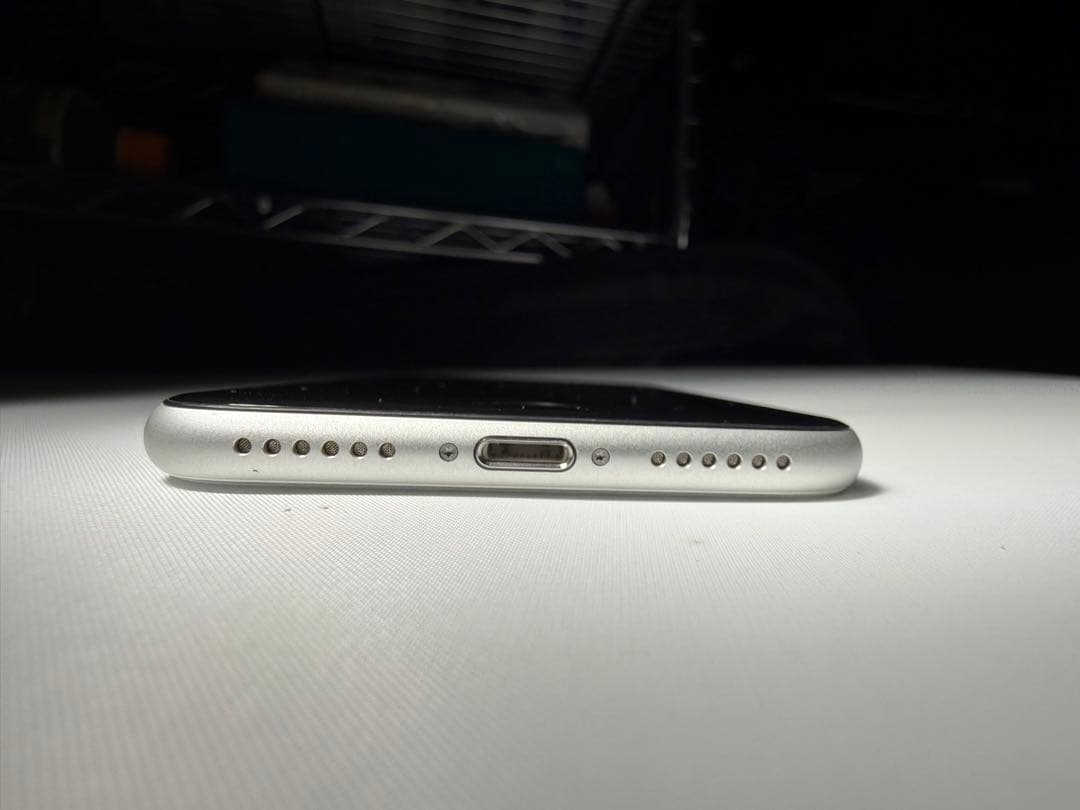 【美品】iPhone SE (第2世代) 64GB SIMフリー ホワイト