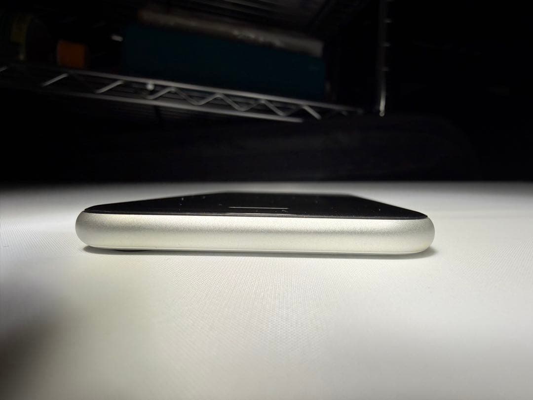 【美品】iPhone SE (第2世代) 64GB SIMフリー ホワイト