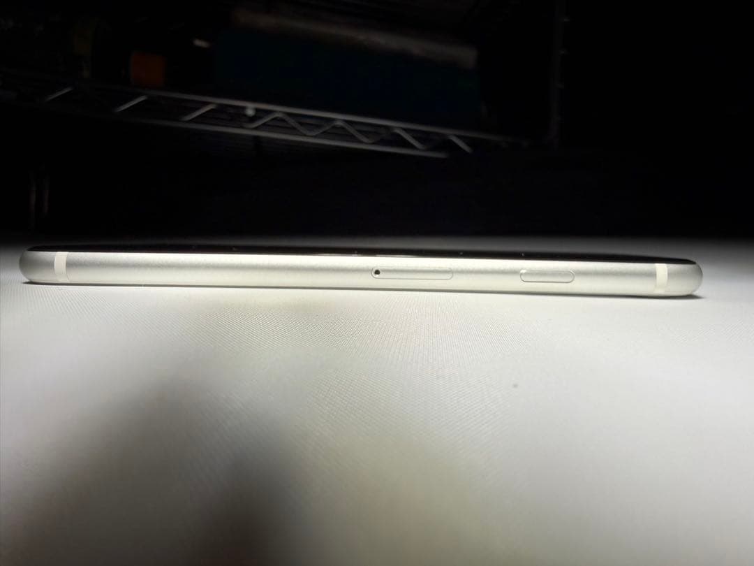 【美品】iPhone SE (第2世代) 64GB SIMフリー ホワイト