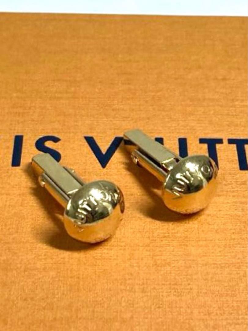 美品　ルイヴィトン　ブトン　ドゥマンシェット　　　カフスボタン　カフス