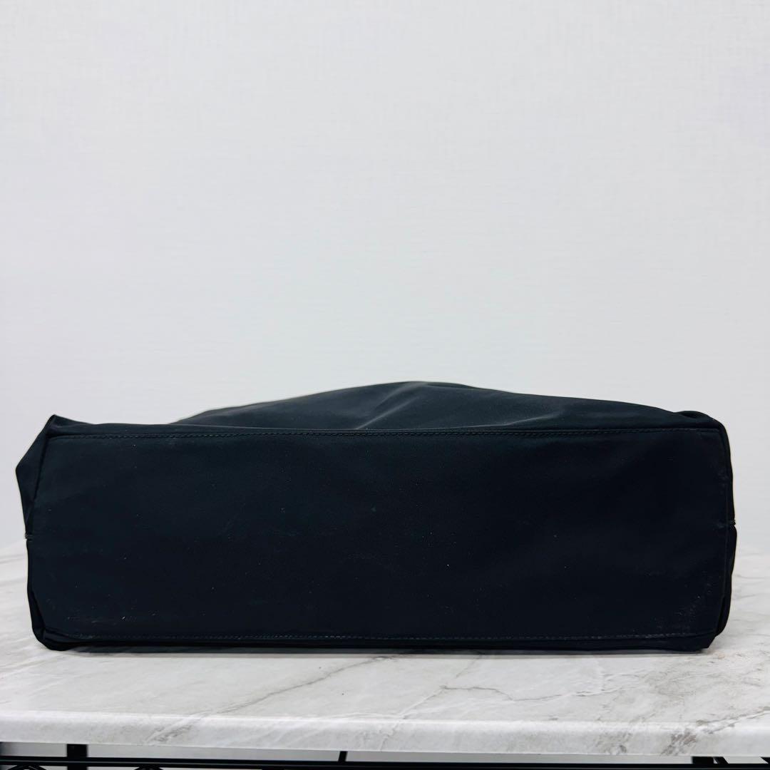 ✨PRADA✨プラダ✨三角ロゴプレート✨ブラック✨ナイロン✨トートバッグ✨