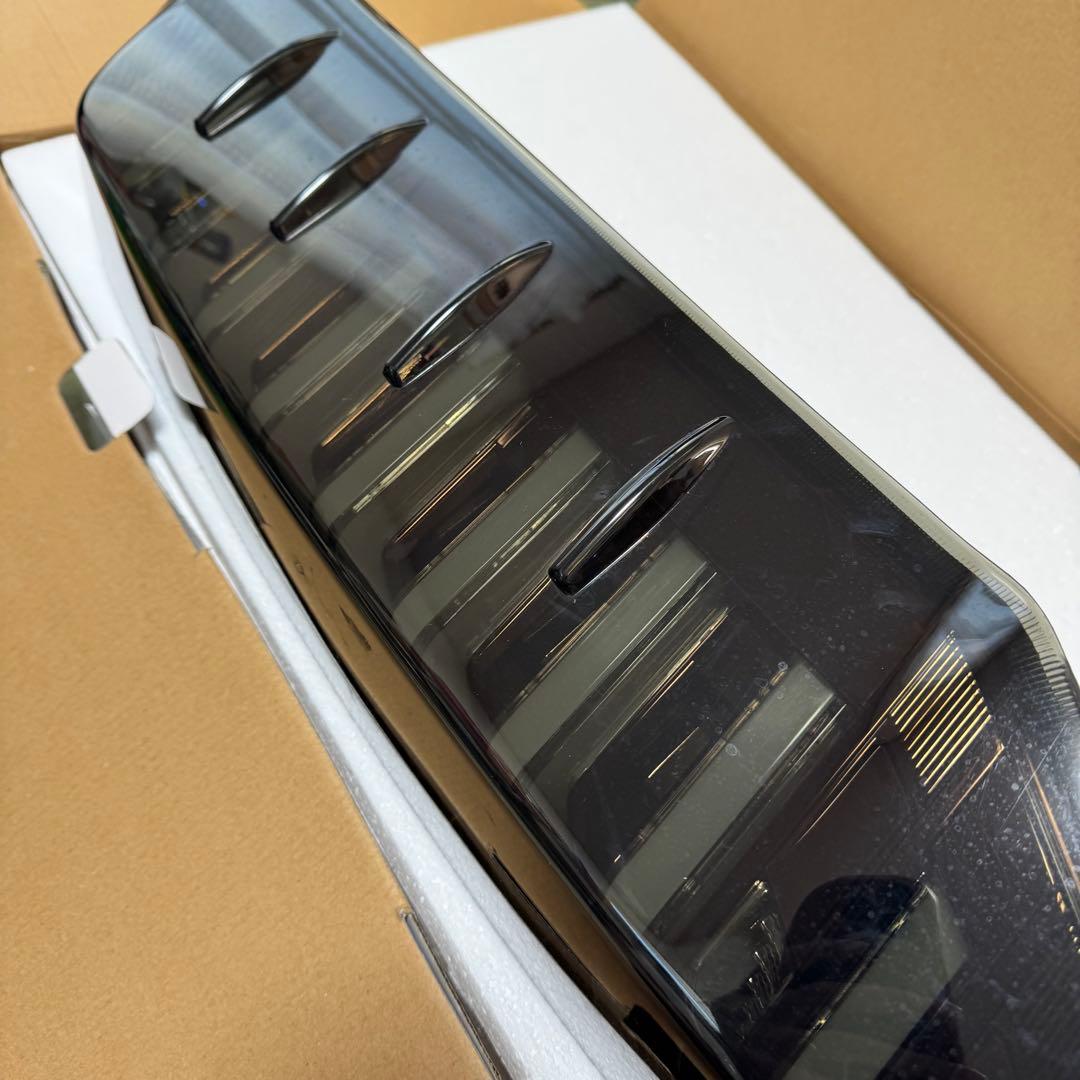 ❤️送料無料❤️80系ヴォクシー テールランプ スモーク ダズフェローズ 中古品