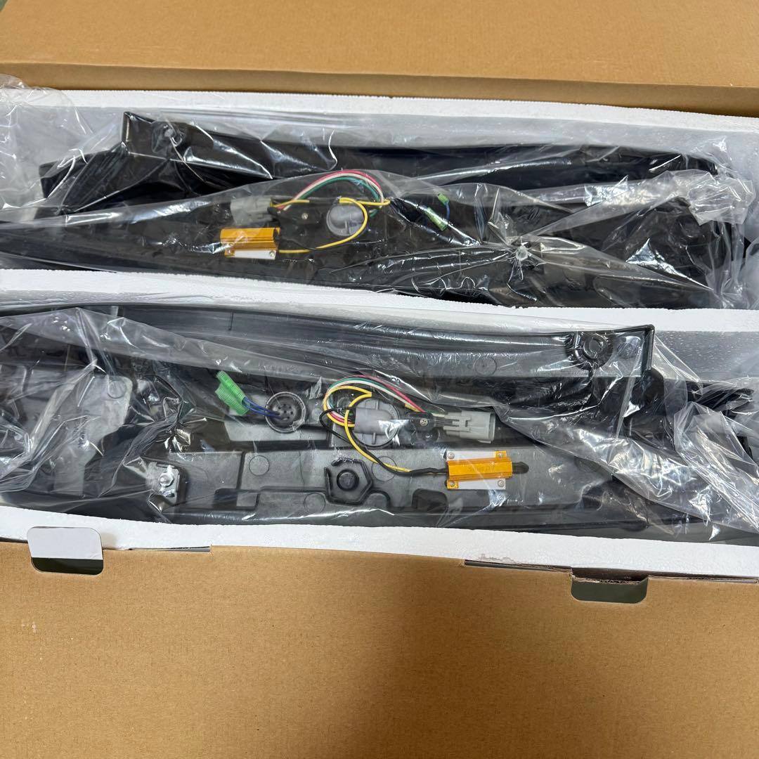 ❤️送料無料❤️80系ヴォクシー テールランプ スモーク ダズフェローズ 中古品