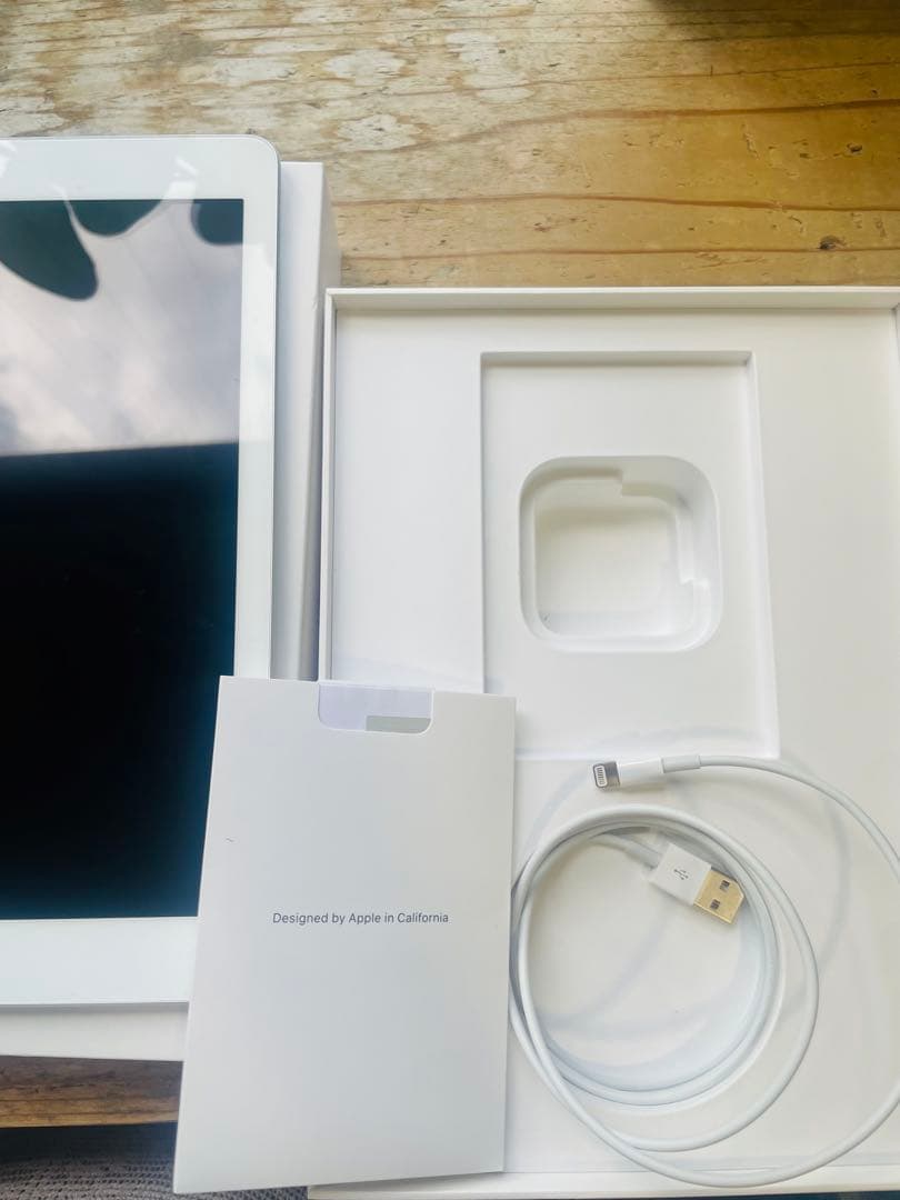 【極美品】Apple iPad 第6世代 Wi-Fi 32GB ほぼ未使用品