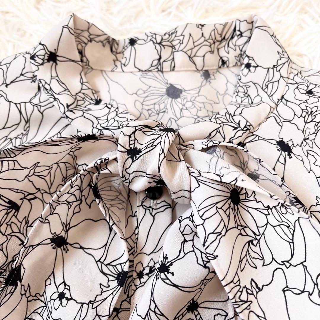 アナイ　極美品2025年ドローイングフラワープリントタイブラウス
